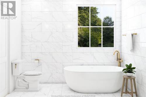 2561 Mayfair, Lasalle, ON - Indoor Photo Showing Bathroom