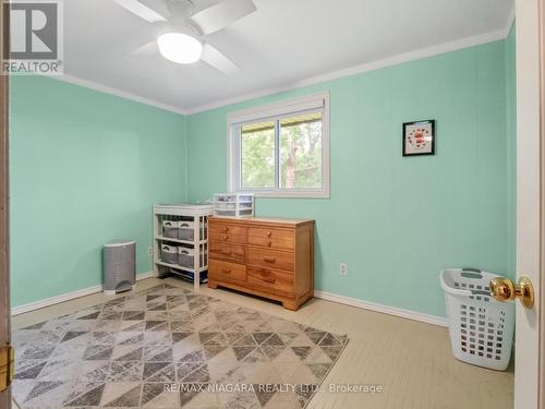 962 Parkdale Avenue, Fort Erie, ON - Indoor Photo Showing Bedroom