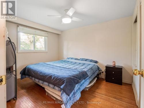 962 Parkdale Avenue, Fort Erie, ON - Indoor Photo Showing Bedroom