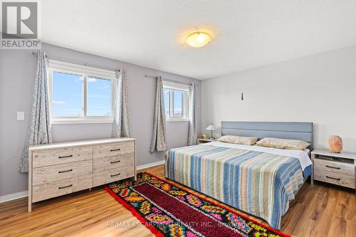 7720 Yvette Crescent, Niagara Falls, ON - Indoor Photo Showing Bedroom