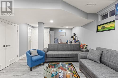 7720 Yvette Crescent, Niagara Falls, ON - Indoor Photo Showing Living Room