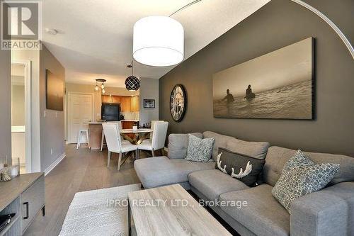 1528 - 250 Wellington Street W, Toronto, ON - Indoor Photo Showing Living Room