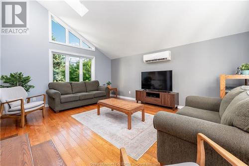 313 Gaspe, Dieppe, NB - Indoor Photo Showing Living Room