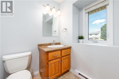 313 Gaspe, Dieppe, NB - Indoor Photo Showing Bathroom