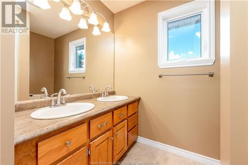 313 Gaspe, Dieppe, NB - Indoor Photo Showing Bathroom