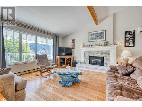 125 Corry Place, Penticton, BC - Indoor Photo Showing Living Room With Fireplace