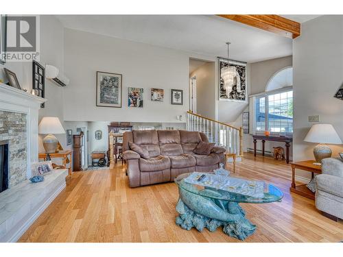 125 Corry Place, Penticton, BC - Indoor Photo Showing Living Room With Fireplace