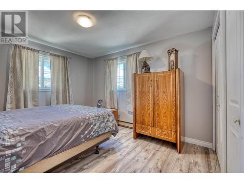 125 Corry Place, Penticton, BC - Indoor Photo Showing Bedroom