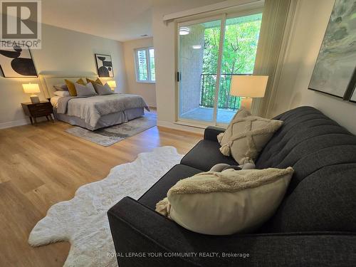 816 Grandview Way, Toronto, ON - Indoor Photo Showing Bedroom