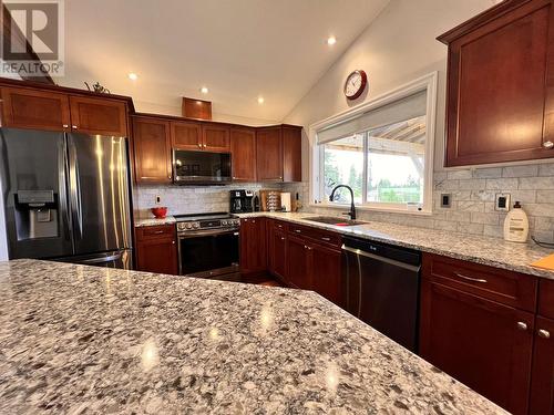 6284 Macabar Road, 100 Mile House, BC - Indoor Photo Showing Kitchen