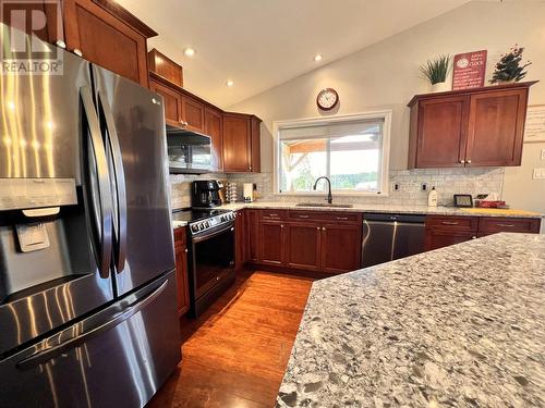 6284 Macabar Road, 100 Mile House, BC - Indoor Photo Showing Kitchen