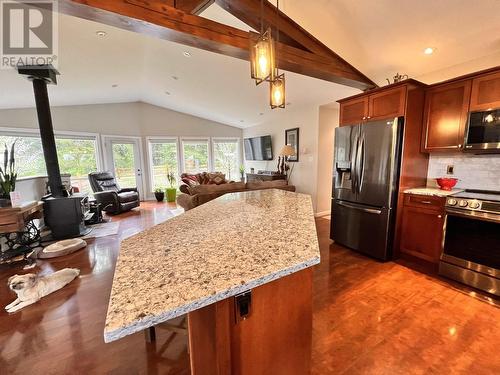 6284 Macabar Road, 100 Mile House, BC - Indoor Photo Showing Kitchen