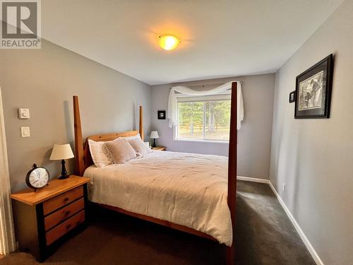 6284 Macabar Road, 100 Mile House, BC - Indoor Photo Showing Bedroom