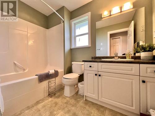 6284 Macabar Road, 100 Mile House, BC - Indoor Photo Showing Bathroom