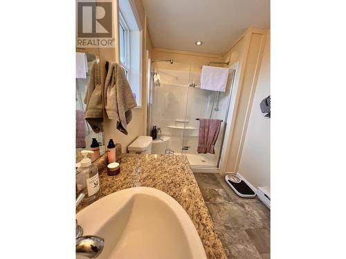 6284 Macabar Road, 100 Mile House, BC - Indoor Photo Showing Bathroom