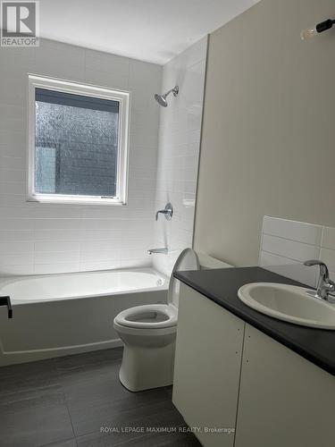 47 Rockcliffe Boulevard W, Toronto, ON - Indoor Photo Showing Bathroom