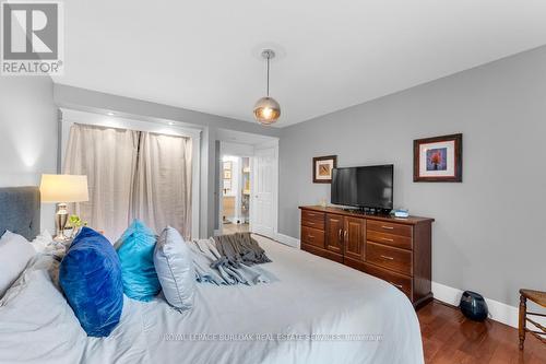300 Townsend Avenue, Burlington, ON - Indoor Photo Showing Bedroom