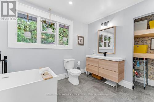 300 Townsend Avenue, Burlington, ON - Indoor Photo Showing Bathroom