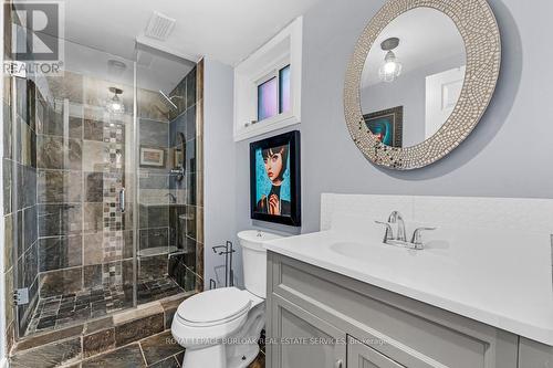 300 Townsend Avenue, Burlington, ON - Indoor Photo Showing Bathroom