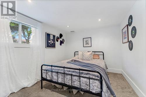 300 Townsend Avenue, Burlington, ON - Indoor Photo Showing Bedroom