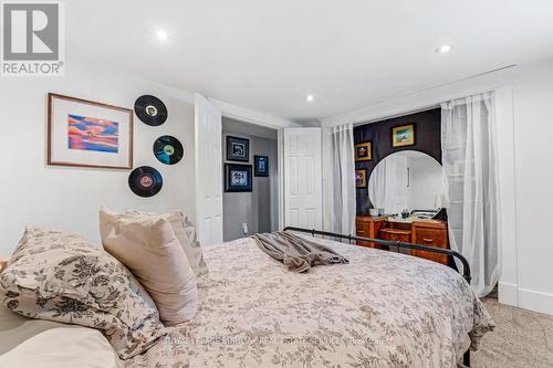 300 Townsend Avenue, Burlington, ON - Indoor Photo Showing Bedroom