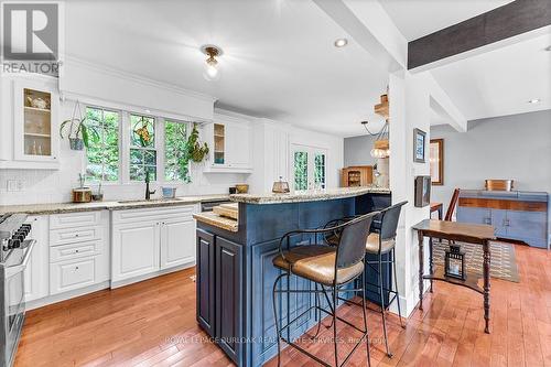 300 Townsend Avenue, Burlington, ON - Indoor Photo Showing Kitchen With Upgraded Kitchen