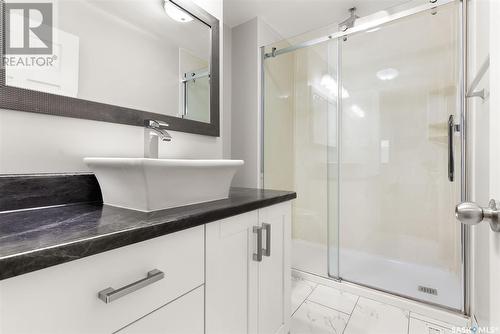 4004 Regina Avenue, Regina, SK - Indoor Photo Showing Bathroom