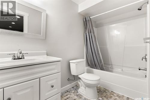 4004 Regina Avenue, Regina, SK - Indoor Photo Showing Bathroom