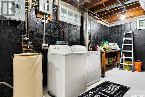 4004 Regina Avenue, Regina, SK - Indoor Photo Showing Laundry Room