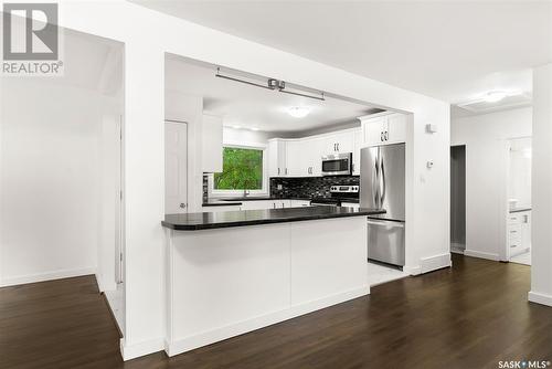 4004 Regina Avenue, Regina, SK - Indoor Photo Showing Kitchen With Stainless Steel Kitchen