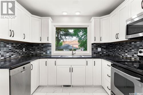 4004 Regina Avenue, Regina, SK - Indoor Photo Showing Kitchen With Double Sink