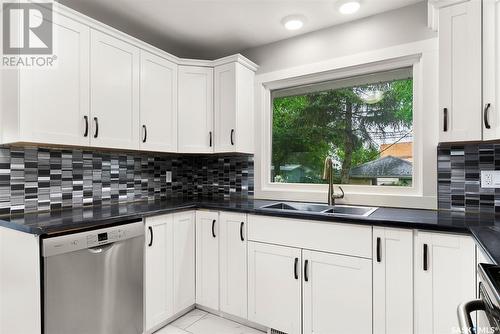 4004 Regina Avenue, Regina, SK - Indoor Photo Showing Kitchen With Double Sink