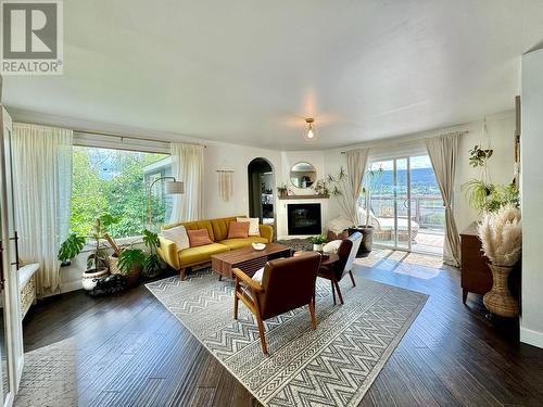 5 Windmill Crescent, Williams Lake, BC - Indoor Photo Showing Living Room With Fireplace