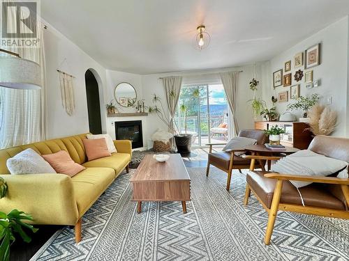 5 Windmill Crescent, Williams Lake, BC - Indoor Photo Showing Living Room With Fireplace