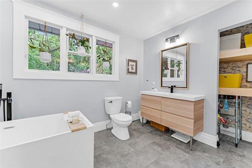 300 Townsend Avenue, Burlington, ON - Indoor Photo Showing Bathroom