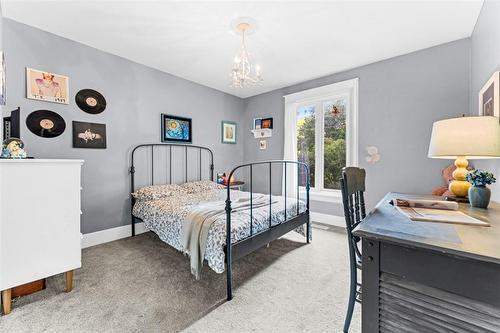 300 Townsend Avenue, Burlington, ON - Indoor Photo Showing Bedroom