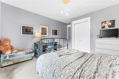 300 Townsend Avenue, Burlington, ON - Indoor Photo Showing Bedroom