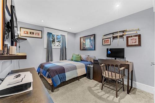 300 Townsend Avenue, Burlington, ON - Indoor Photo Showing Bedroom