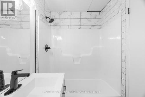 401 - 330 Clarence Street, London, ON - Indoor Photo Showing Bathroom
