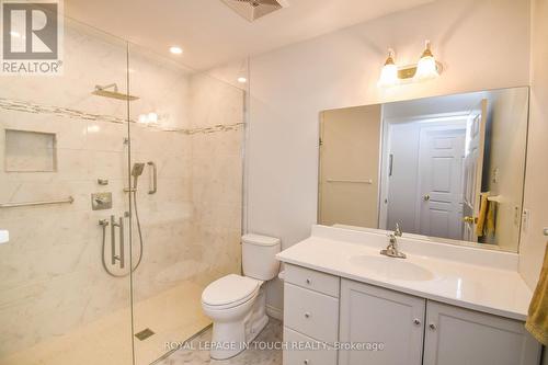 17 - 90 Burke Street E, Penetanguishene, ON - Indoor Photo Showing Bathroom