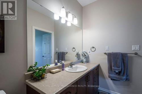 14 - 26 Hanover Court, Belleville, ON - Indoor Photo Showing Bathroom