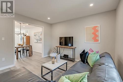 2320 Strawfield Court, Oakville, ON - Indoor Photo Showing Living Room