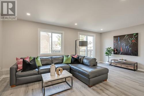 2320 Strawfield Court, Oakville, ON - Indoor Photo Showing Living Room