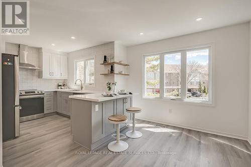 2320 Strawfield Court, Oakville, ON - Indoor Photo Showing Kitchen With Upgraded Kitchen