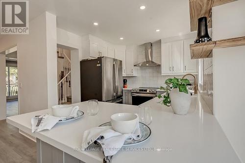 2320 Strawfield Court, Oakville, ON - Indoor Photo Showing Kitchen