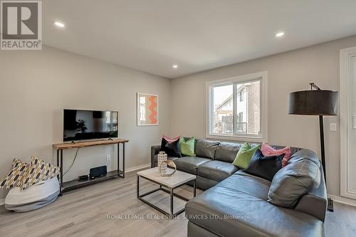 2320 Strawfield Court, Oakville, ON - Indoor Photo Showing Living Room