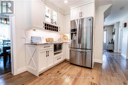 9 Hilda Street, Welland, ON - Indoor Photo Showing Kitchen