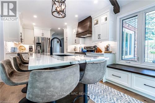 9 Hilda Street, Welland, ON - Indoor Photo Showing Kitchen With Upgraded Kitchen