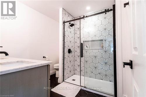 9 Hilda Street, Welland, ON - Indoor Photo Showing Bathroom