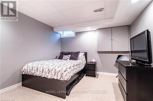 9 Hilda Street, Welland, ON - Indoor Photo Showing Bedroom